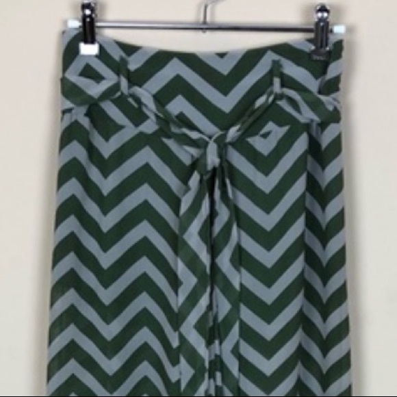 NWOT - HeartSoul Green and Cream Chevron Sheer Wide Leg Pa… - Picture 2 of 8